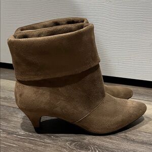 Elegant Brown Suede Heeled Boots